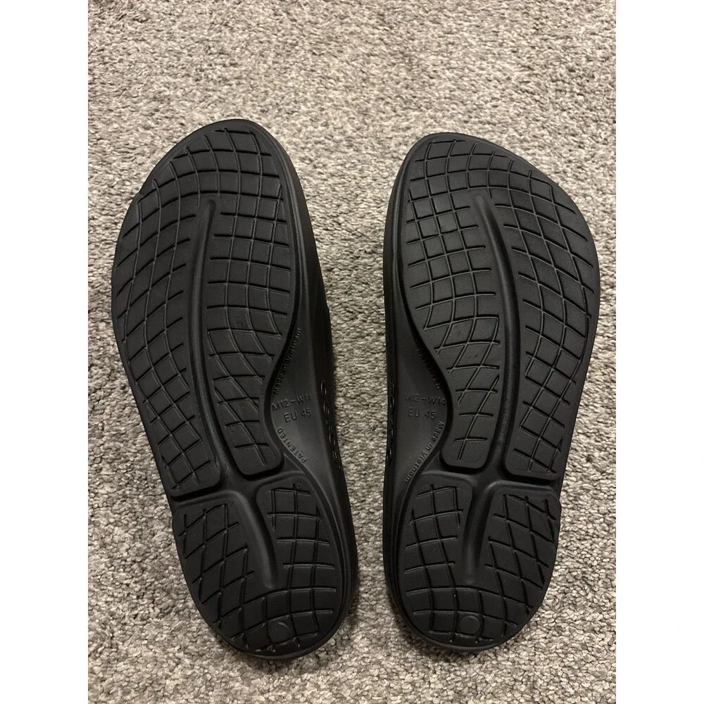 Oofos OOahh Mens Size 12 Recovery Slip-On Slides Beach Sandals Black